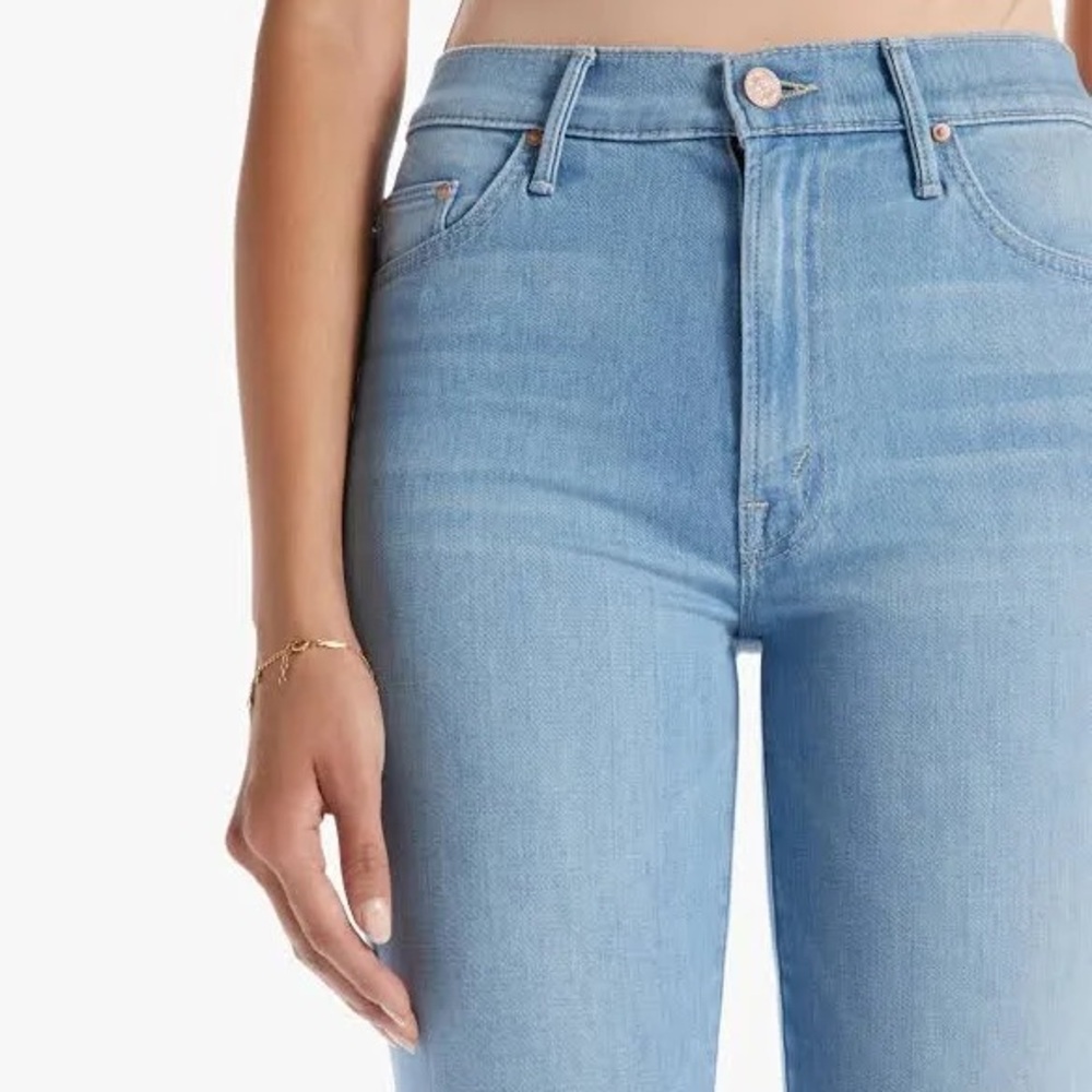 Mother Denim The Insider Crop Step Fray in Hold My Hand Light Wash Size 28 - Picture 4 of 9